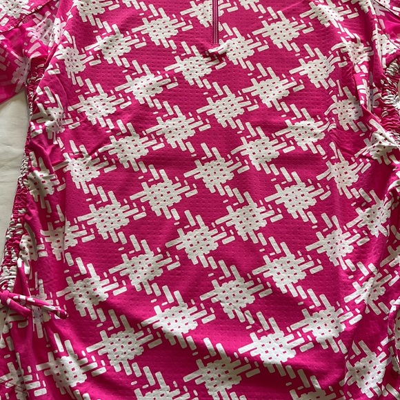 Ibkul Kimberly Print Long Sleeve Polo Quarter Zip in Pink/White Houndstooth - Picture 3 of 12